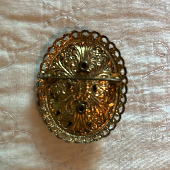 WEST GERMANY SIGNED VINTAGE GOLD TONE GLASS CAMEO FAUX PEARL PIN BROOCH - Picture 2 of 3